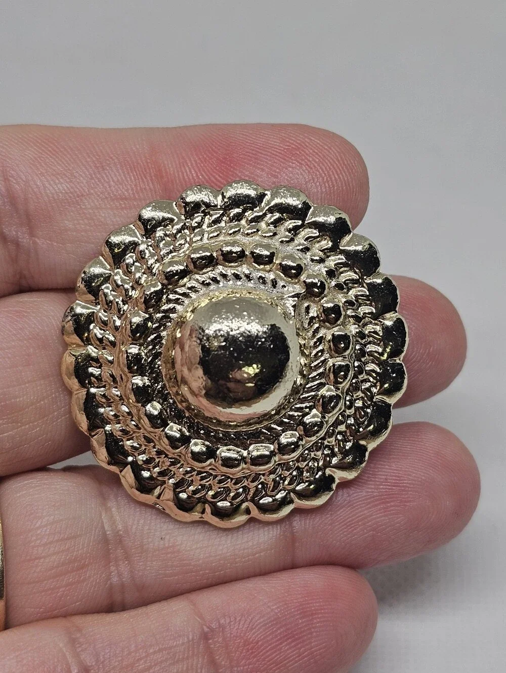 Silver Tone Scalloped Decorative Round Brooch Pin